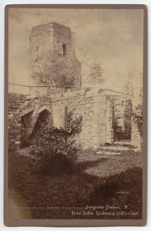 Stolpen. Veste. Grabmal der Gräfin von Cosel in der Kapellenruine und Siebenspitzenturm von Südosten