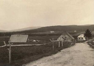 Großiser (Góry Izerskie/Polen)/Isergebirge. Teilansicht mit dem Berg Tafelfichte im Hintergrund (1124 m)