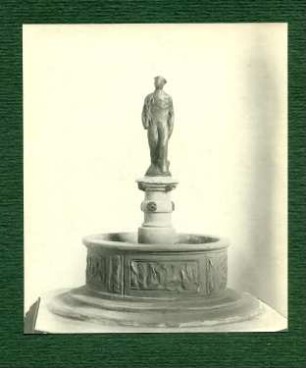 Modell für einen Stockbrunnen : Modell für einen Stockbrunnen. Ton (wohl 1910/1915; C. Brose)