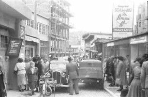 Stuttgart: Schulstraße, zwei Autos wurden auseinandergehoben