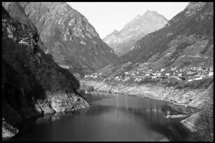 Vogorno: Stausee bei Vogorno