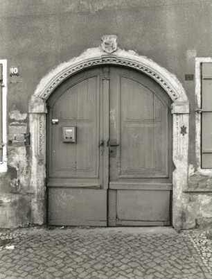 Meißen-Altstadt, Uferstraße 10. Wohnhaus (bezeichnet 1569). Toreinfahrt