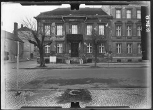 Neuruppin, August-Bebel-Straße 22 a. Wohnhaus (1790). Straßenfront