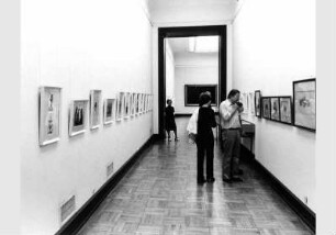Besucher in der Ausstellung "Adolph Menzel - Gemälde und Zeichnungen" vom 04. Juli 1980 - 02. Nov. 1980 in der Nationalgalerie