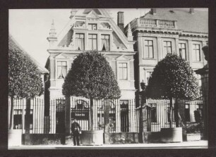 Schlossplatz, Blick auf die Lange Straße und das Hotel "Stadt Frankfurt" um 1914 vor dem 1. Weltkrieg. Detmold. Lange Straße. Sammlung Starke