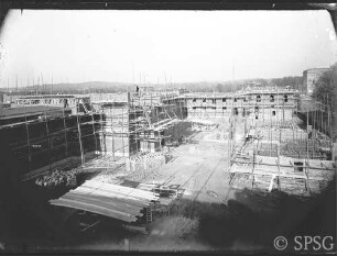 Potsdam, Neues Palais, Communs, Marstall, Blick auf den Gebäudekomplex während der Bauarbeiten.