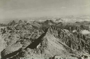 Dolomiten. Sella-Gruppe. Blick vom Boe nach Osten