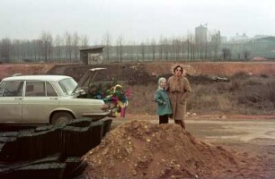 Anlieferung des Richtbaums auf eine Baustelle