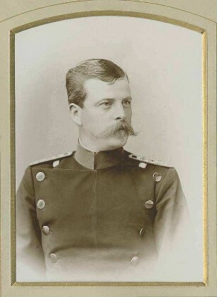 Bilder der Offiziere in Uniform, teils mit Pickelhaube, teils mit Orden des 3. Bataillons, dem Kommandeur gewidmet, vorwiegend Brustbilder in Halbprofil