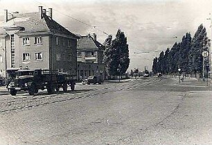 Dresden-Seidnitz. Bodenbacher Straße. Blick über die Kreuzung Rennplatzstraße/Enderstraße nach Westen