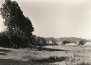 Talsperre Pirk. Blick auf die Jugendherberge Dobeneck von Norden, aus dem Tal des Kulmbaches bei Oelsnitz