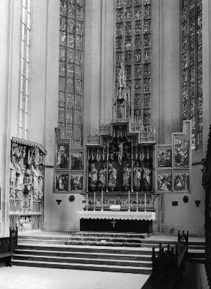 Rothenburg ob der Tauber. Stadtkirche Sankt Jakob (1311/1484). Inneres zum Altar