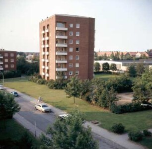 Hamburg. Modernes Wohngebiet mit Hochhaus