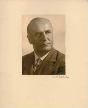 Arno Drescher, Portrait nach links