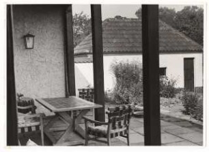 Garten am Landhaus van Beek am Seddiner See: Terrasse am Haus