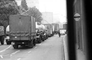 Friedlingen: Lastwagenkolonne vor dem Zoll