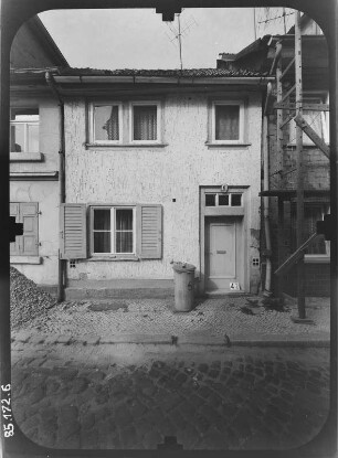Erfurt-Altstadt, Glockenquergasse 6. Wohnhaus. Straßenfront
