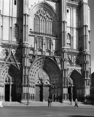 Nantes. Saint-Pierre et Saint-Paul (Baubeginn 1434; G. de Dommartin-sur-Yèvre, Vollendung 1893). Königsportal