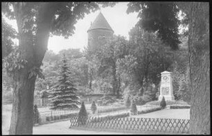 Freiberg. Schlossplatz mit Winklerdenkmal