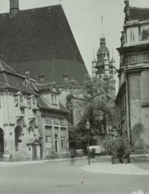 Dessau, Schlossstraße. lick gegen den Chor der Marienkirche und das Rathaus