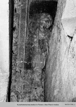 Freskenzyklus mit Heiligen : Fresken in einer umgebauten Kapelle
