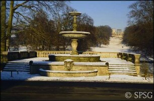 Potsdam, Park Sanssouci, Blick vom Schloss Sanssouci auf den Ruinenberg.