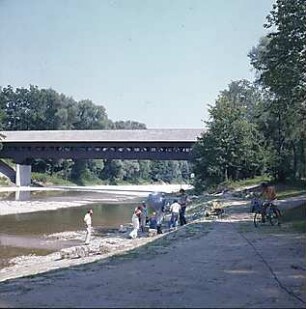 Hansjakob, Gottfried; München - Oberföhring; Isarinsel - Isar, St. Emmeram Brücke, Uferbefestigung, Fotoshooting