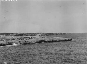 Küste : Blick vom Meer auf eine Küste