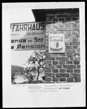 Schild des Standesamtes mit Wappen