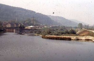 Obertürkheim von der Mettinger Brücke, flussabwärts