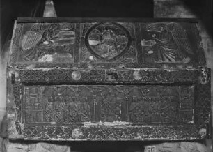 Darstellung: Majestas Domini mit Rauchfass schwingenden Engeln
