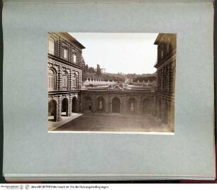 IV Florence ArchitectureFlorenz, Palazzo Pitti, Hof - Rotes Album IV (Florenz, Architektur)