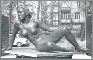 Liegende Frau I, 1939/41, Bronze
