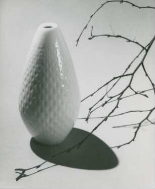 Kolben-Vase mit Blattnetzrelief von Hubert Griemert