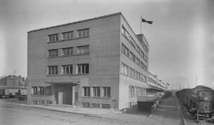 Stuttgart Hbf. Gbf Zollgebäude Weinwagen