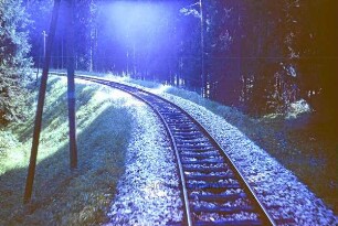 Zwischen den Haltepunkten Dossingen und Bärenloh auf der Strecke Neresheim - Aalen der Härtsfeldbahn Aalen - Neresheim - Dillingen: Blickrichtung Neresheim