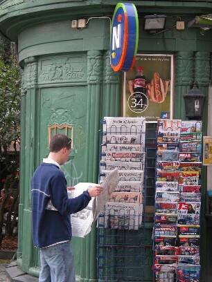 Oslo - Zeitungsstand : Zeitungsstand im Zentrum. Aufgenommen in Oslo im September 2004