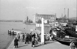 Basel: Rheinhafen, Gruppen am Dreiländereck