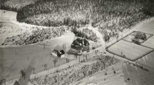 Hermsdorf. Ortsteilansicht mit Hotel Wettin. Luftbild-Schrägaufnahme von Südwest