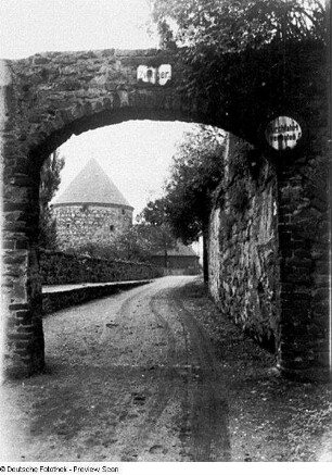 Bautzen. Blick in den Zwinger mit Gerberbastei (1503/1506, 1703 Abschluss des Wiederaufbaus nach Brand)