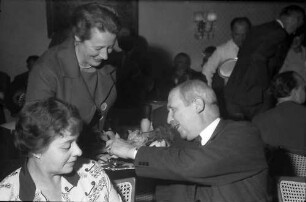 9. Tagung 1959 Physiker: Frau Hein, Frau Heisenberg, Herzog Philipp von Württemberg