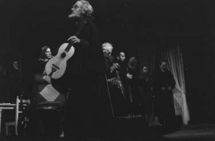 Szenenbilder aus dem Stück"Wir sind noch einmal davongekommen" von Thornton Wilder am Hebbel-Theater in Berlin