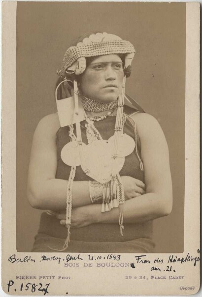 "Araucanian woman" (Mapuche), wife of the chief