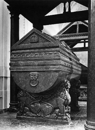 Grab des Kaisers Friedrich II. : Grab des Kaisers Friedrich II. (1250?). Palermo, Dom Santa Maria Assunta