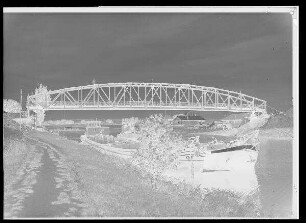 Staustufe Knetzgau. Hebung der Mainbrücke bei Zeil um 1,62m. Die Brücke ist bereits aufgebockt. Schweinfurter Pegel = 39 cm.