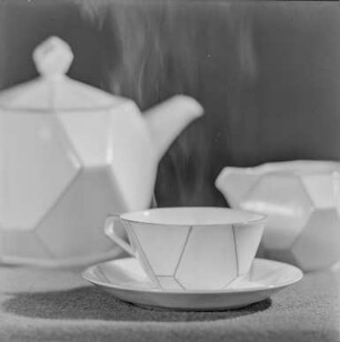 Studien mit Gegenstand : Keramikset mit Kaffeekanne und Tasse