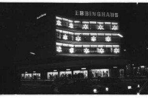 Kleinbildnegative: Geschäfte, Walter-Schreiber-Platz am Abend, 1979