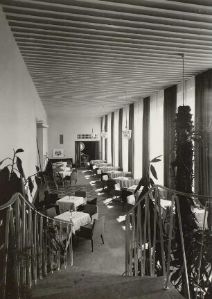 Dresden, Lingnerschloss, Innenaufnahme, Tanzcafé : 1957 bezog der Dresdner Klub, später Dresdener Klub der Intelligenz, das Lingnerschloss. Es wurde dafür 1956/57 umgebaut.