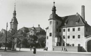 Leipzig, Johannisplatz : Leipzig. Johannisplatz. Blick von Süden auf Johanniskirche und Johannishospital