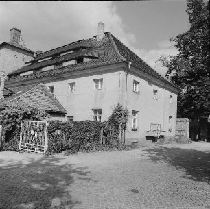 Ehemaliges Kammergut, ehemalige Mälzerei, Seitenansicht der Straßenseite : Dresden-Pillnitz, Dampfschiffstraße 2. Ehem. Kammergut. Großer Pferdestall (1872)